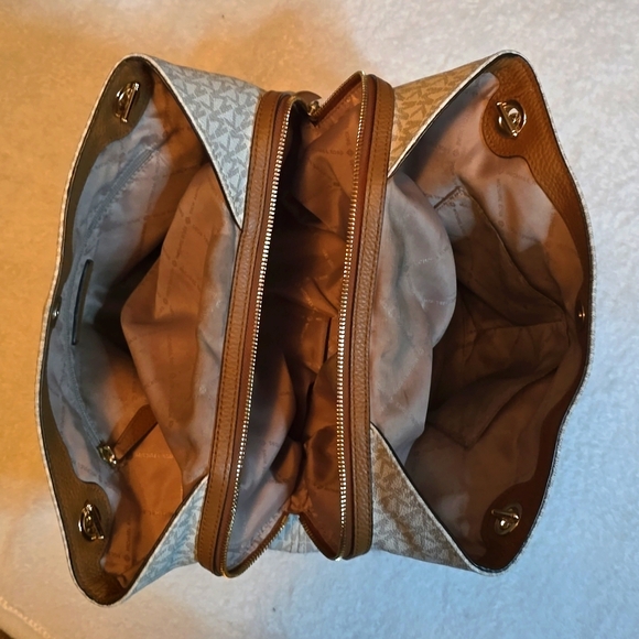 MICHAEL KORS VANILLA LARGE JET SET CHAIN SHOULDER TOTE BAG/ PURSE - Picture 9 of 16